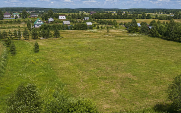  В деревне Конюшино продается участок 7.4 сотки по сниженной цене.