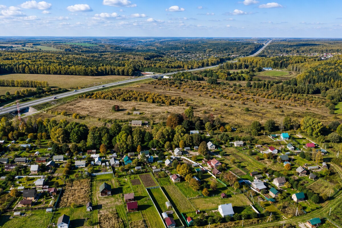 В продаже большой участок 50 сот ИЖС! В деревне Дятлово.
